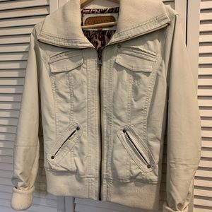 A’GACI White Jacket Size:M